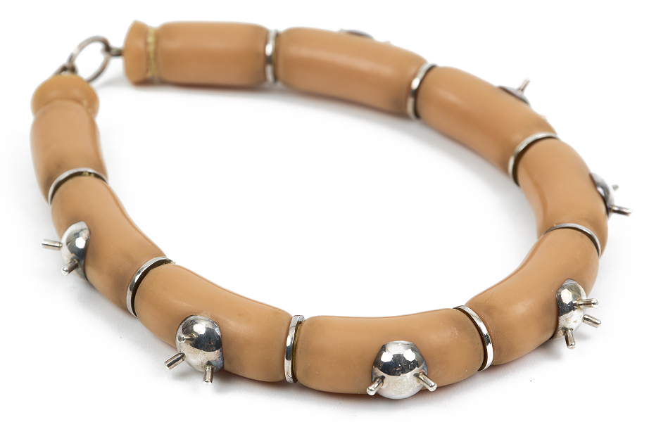 Angled front view of Spearband