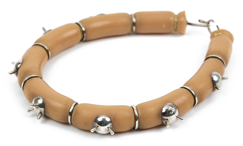 Opposite angled front view of Spearband